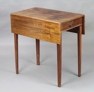 A Georgian mahogany Pembroke table fitted a frieze drawer raised on square tapered supports 72cm h x 69cm x 43cm 