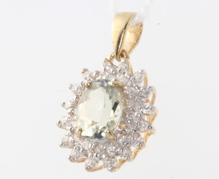 A 9ct yellow gold green quartz and diamond pendant 2 grams, 20mm 