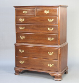 Ethan Allen, a Georgian style mahogany chest on chest, the upper section with moulded cornice and canted sides, fitted 2 short and 3 long drawers, the base with 2 long drawers, raised on ogee bracket feet 141cm h x 99cm w x 49cm d (this piece is in one section) 