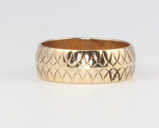 A 9ct yellow gold engraved wedding band, size L, 3.8 grams 