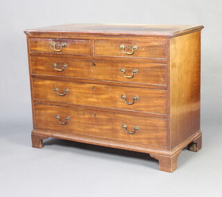 A Georgian mahogany chest of 2 short and 3 long drawers with brass swan neck drop handles, raised on bracket feet 84cm h x 109cm w x 52cm d 