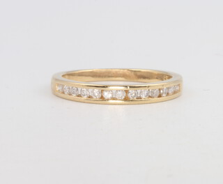An 18ct yellow gold half eternity ring, size O 1/2, 2.8 grams 