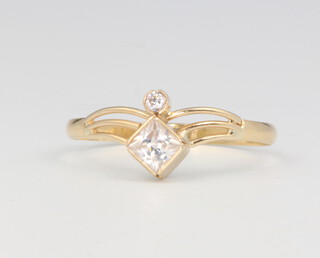 An 18ct yellow gold crossover paste ring size R 1/2
