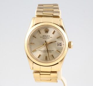Rolex, A gentleman's 18ct yellow gold Rolex Oyster perpetual datejust wristwatch and bracelet, contained in a 30mm case with 2 spare links 
