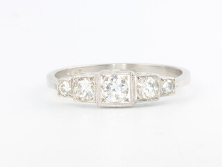 An Edwardian style platinum 5 stone graduated diamond ring, approx 0.5ct, size N 1/2