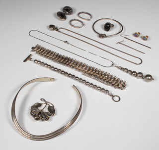 A quantity of silver and other jewellery, 120 grams