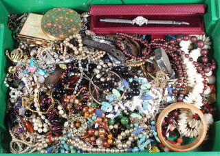 A quantity of vintage and other costume jewellery 