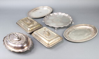 A plated serpentine entree dish and minor plated wares 