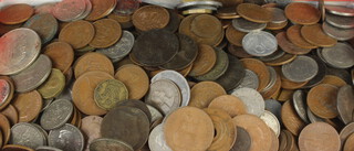 A quantity of world coins