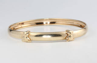 A childs 9ct yellow gold bangle, 2.9 grams 