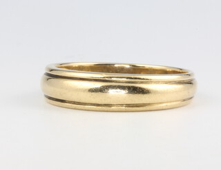 An 18ct yellow gold wedding band size X, 7.4 grams 