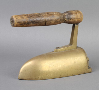A Victorian brass "snooker" table iron (missing slug) 17cm x 20cm x 9cm 