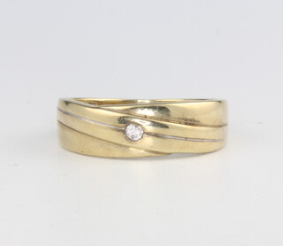 A 9ct yellow gold diamond set ring, size T, 3.3 grams 