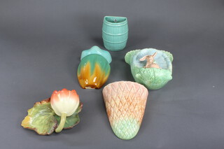 A collection of Art Deco wall pockets (5) 