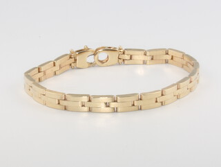 A 9ct yellow gold flat link bracelet, 19cm, 18 grams