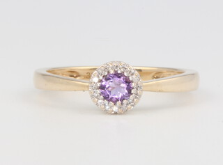 A 9ct yellow gold amethyst cluster ring 2.1 grams, size M 