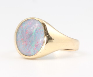 A 9ct yellow gold opal signet ring, 2.2 grams, size G 1/2