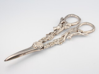 A pair of cast silver grape scissors with fox and vinous handles London 1960, 16cm, 100 grams 