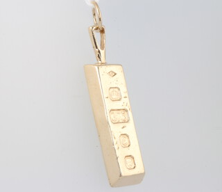 A 9ct yellow gold ingot pendant 8.3 grams