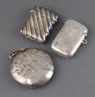 An Edwardian circular silver vesta with chased floral decoration 1907 and 2 others, 55 grams