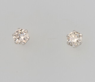 A pair of platinum single stone diamond ear studs approx 0.3ct, 0.3 grams