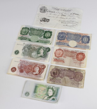 Sixteen 10 shilling banknotes, fifteen one pound notes and a 1935 five pound bank note 