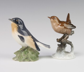 A B & G figure of a bird 1776 11cm, a Rosenthal figure of a bird 10cm 