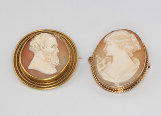 A 9ct yellow gold oval cameo brooch, 1 other 