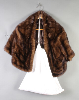 A lady's mink stole together with 5 small sections of mink 