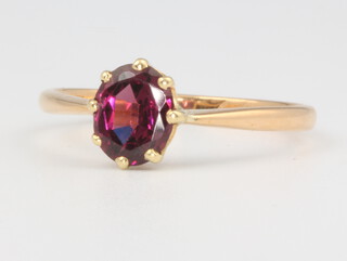 An 18ct rose gold garnet ring, 2.3 grams, size P 1/2