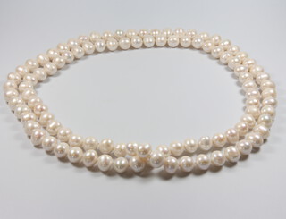 A string of cultured pearls 80cm 
