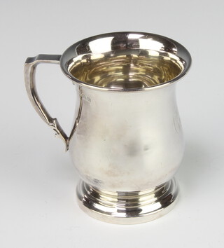 A silver baluster mug with engraved monogram Birmingham 1939, 8cm, 94 grams 