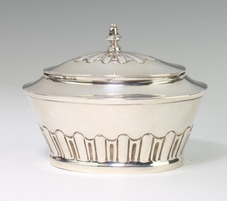 An Edwardian silver oval demi-fluted box with hinged lid, London 1908, 110 grams, 10cm