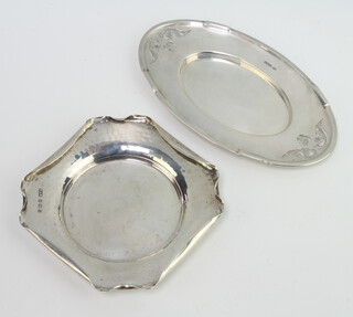 An oval silver stand with pierced decoration Sheffield 1936 together with a hammer patterned dish Birmingham 1909 166 grams 