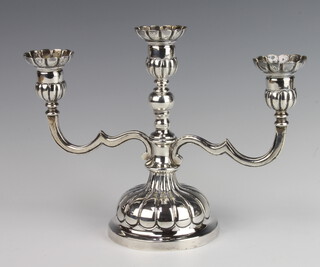 A sterling silver 3 light candelabra on a raised repousse base 648 grams, 21cm 