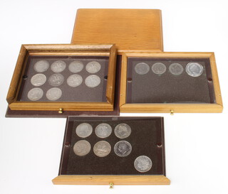10 Victorian silver crowns, 2 Georgian crowns, 4 others, a dollar, a silver commemorative crown and 3 commemorative coins 
