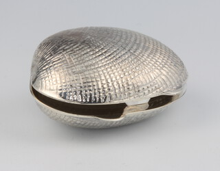 A 925 standard silver shell shaped box 16 grams, 3cm 