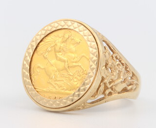 A 1907 half sovereign contained in a 10 gram 9ct yellow gold ring mount 