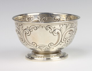 A repousse silver miniature rose bowl with floral decoration Sheffield 1911, 7cm, 124 grams
