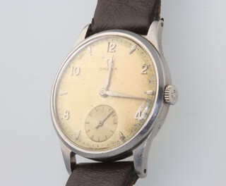 A gentleman's vintage steel cased Omega wristwatch with seconds at 6 o'clock, contained in a 32mm case 