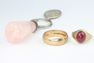 A 9ct yellow gold wedding band 5.3 grams, size S, a 9ct yellow gold cabochon cut garnet ring size L 2.6 grams and a rose quartz keyring 