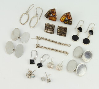 Two pairs of silver cufflinks and minor silver jewellery, gross 40 grams