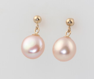 A pair of 9ct yellow gold pink pearl drop earrings 15mm 