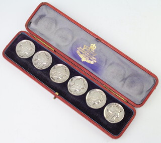 A set of 6 Edwardian silver buttons decorated with portrait of a female warrior London 1902 in a fitted case, 44 grams 