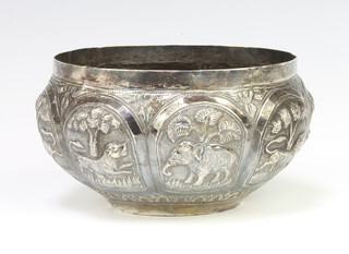 An Indian silver repousse bowl decorated with wild animals, 120 grams, 10cm 