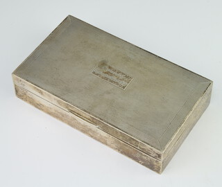 A rectangular engine turned silver cigarette box Birmingham 1959, 15cm 