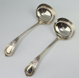 A pair of Edwardian silver lily pattern ladles, Sheffield 1909, 194 grams 