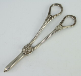 A pair of modern silver lily pattern grape scissors London 1991, 90 grams