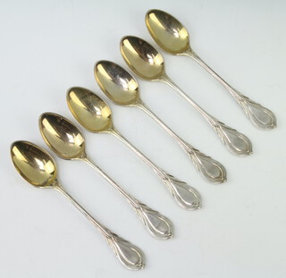A set of 6 Edwardian silver lily pattern teaspoons with gilt bowls 150 grams 