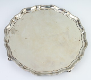 An Edwardian silver salver with pie crust rim on scroll feet Sheffield 1906, 28cm, 618 grams 